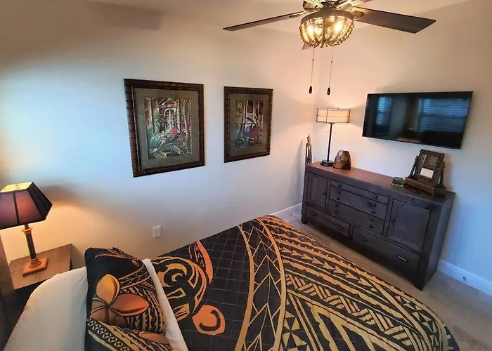 Bali Bungalow - Downtown Cocoa Beach